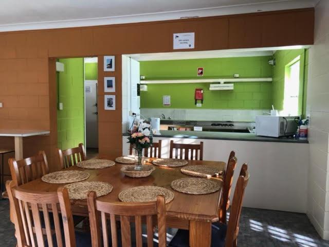 Batemans Bay Holiday Park & Hostel Экстерьер фото