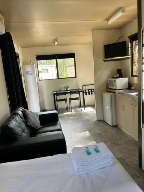 Batemans Bay Holiday Park & Hostel Экстерьер фото