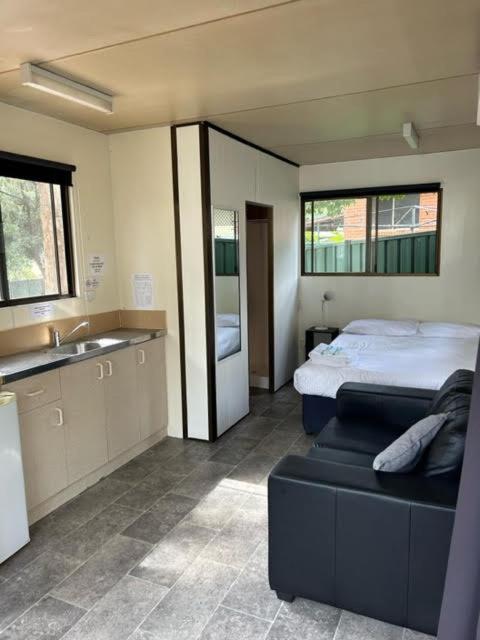 Batemans Bay Holiday Park & Hostel Экстерьер фото