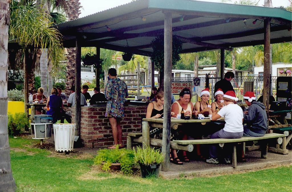 Batemans Bay Holiday Park & Hostel Экстерьер фото